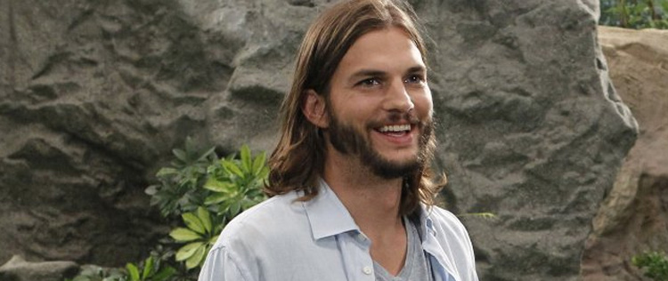 Ashton Kutcher e roteirista são apenas amigos, diz assessoria do astro