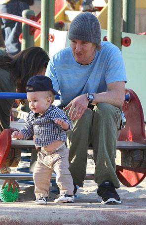 Owen Wilson acompanha os primeiros passos do filho