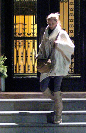 Gisele Bündchen é flagrada ao sair de seu apartamento em Boston