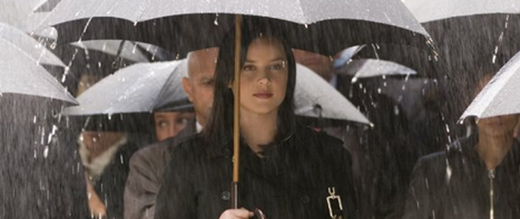 Abbie Cornish usa alianças de Madonna em filme