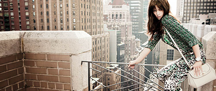 Veja Ashley Greene na campanha da <I>DKNY</i>