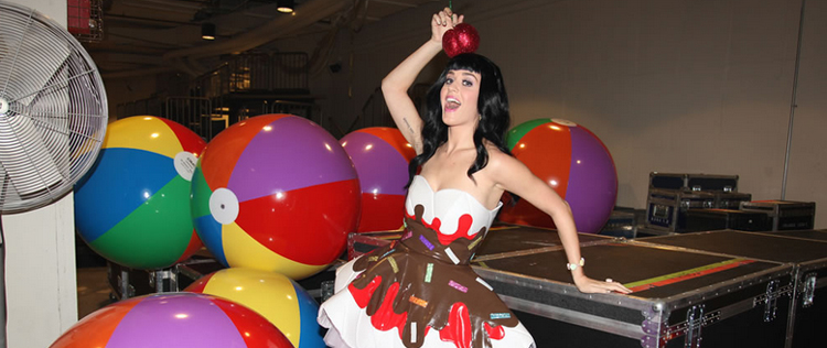 Katy Perry é a artista mais tocada nas rádios em 2011