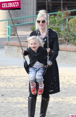 Gwen Stefani leva os filhos para brincar no parque