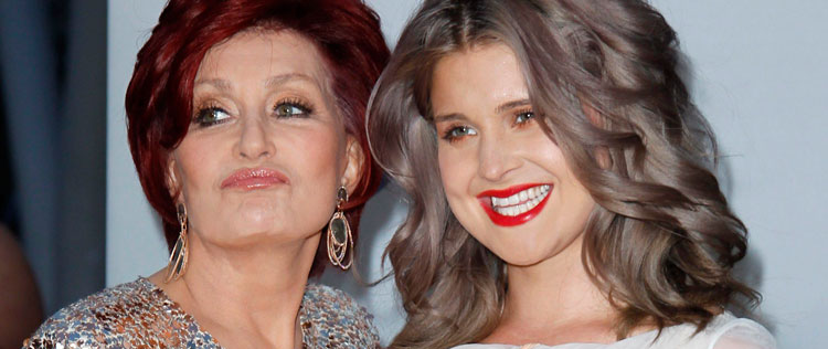 Mãe de Kelly Osbourne não gosta do cabelo da filha