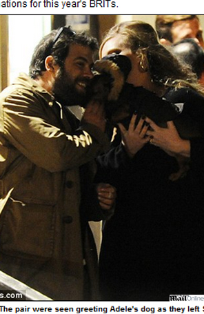 Adele comemora indicações ao <i>BRIT Awards</i> com <i>affair</i> e cachorro