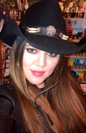 Khloé Kardashian nega rumores de fertilização no <i>Twitter</i>