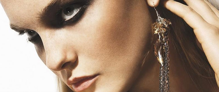 Carol Trentini desfila por Alexandre Herchcovitch na <i>SPFW</I>
