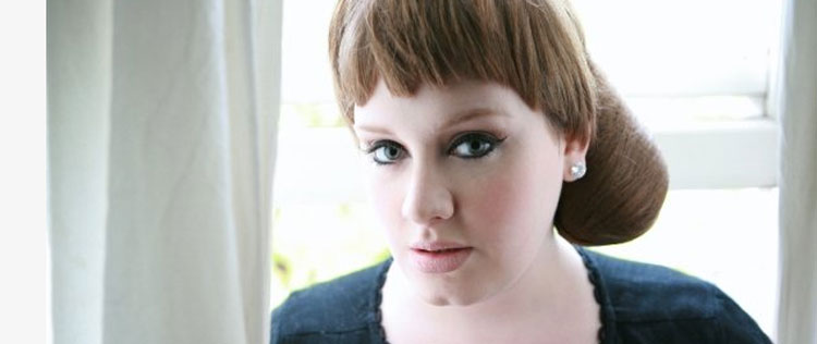 Adele bate recorde nas paradas da <i>Billboard</i>