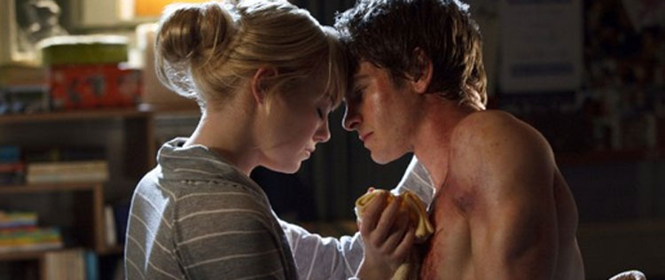 Emma Stone diz que ela e Andrew Garfield gostaram de se beijar