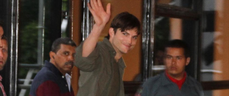 Ashton Kutcher não sabe se volta para <i>Two and a Half Men</i>