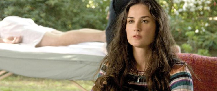 Demi Moore é hospitalizada