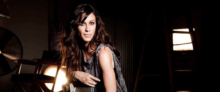 Alanis Morissette anuncia sua primeira turnê após dar à luz