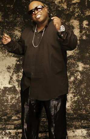 Cee Lo Green machuca as costas e descansa para <i>Grammy</i>