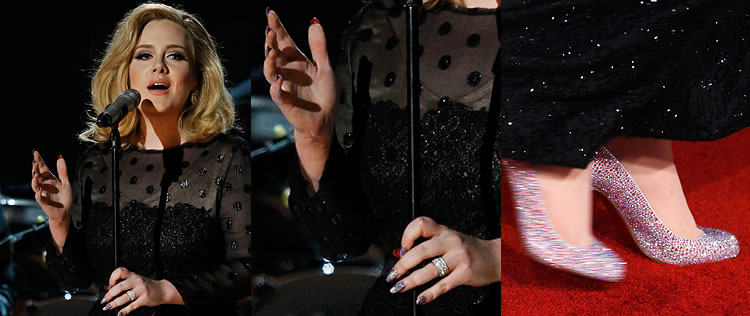 Adele combina as unhas com sapatos <i>Louboutin</i>