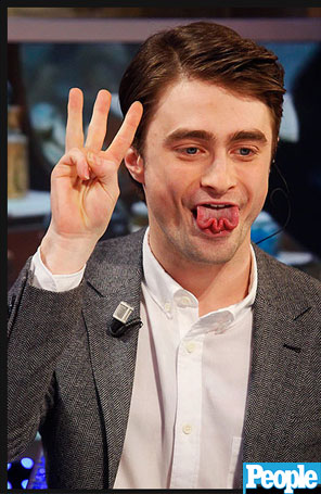 Daniel Radcliffe mostra habilidade diferente