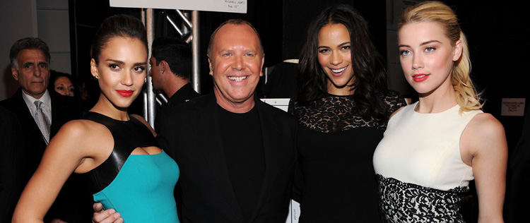 Jessica Alba confere desfile da grife <i>Michael Kors</I>