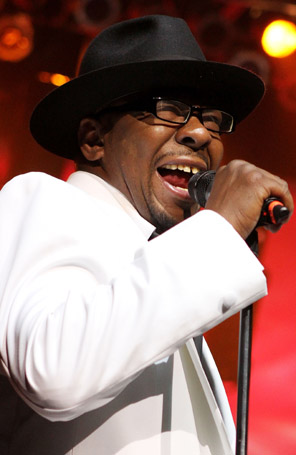 Ex-marido de Whitney Houston diz que foi impedido de falar com a filha durante funeral