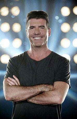 Simon Cowell carrega lata de oxigênio nos <i>sets</i> de gravação