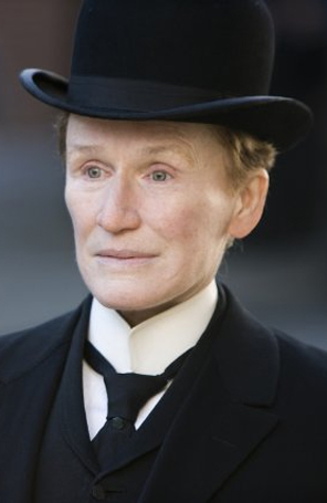 Glenn Close vira homem em <i>Albert Nobbs</i>