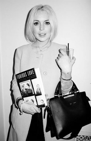 Elizabeth Taylor presenteou Lindsay Lohan com anel, entenda!