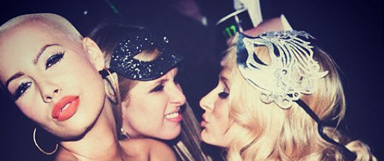 Paris Hilton comemora seu aniversário com Baile de Máscaras