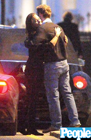 Pippa Middleton foi flagrada abraçando o ex, George Percy