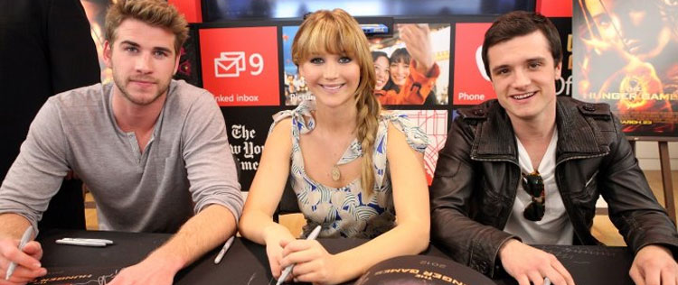 Elenco de <i>Jogos Vorazes</i> participa de evento em <i>shopping</i>