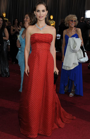 Vestido de Natalie Portman é vendido por 89 mil reais