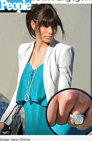 Veja o anel de noivado de Jessica Biel!