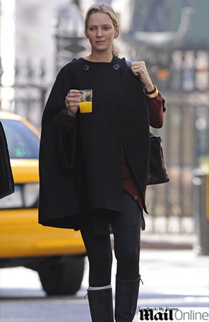 Uma Thurman é flagrada pela primeira vez após o anúncio da gravidez