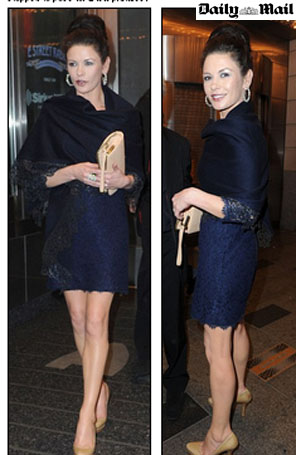 Catherine Zeta Jones mostra pernas