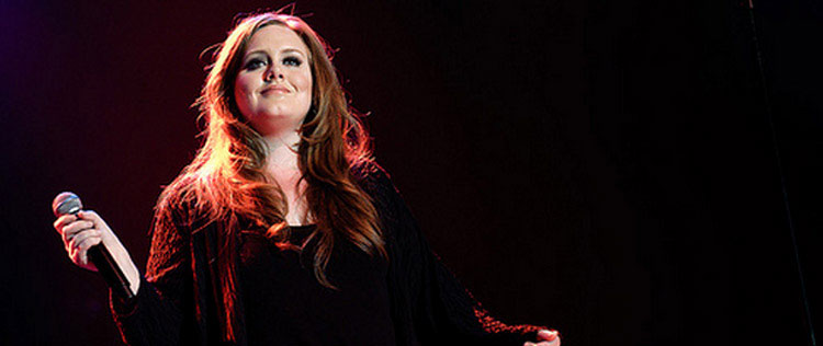 Simon Cowell estaria desesperado para ter Adele em <i>X Factor</i>