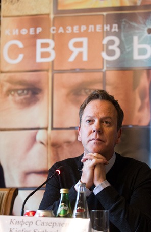 Kiefer Sutherland divulga nova série na Rússia