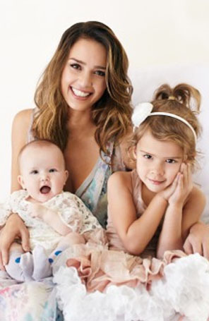 - <i>Nada mais importa além das minhas filhas</i>, diz Jessica Alba