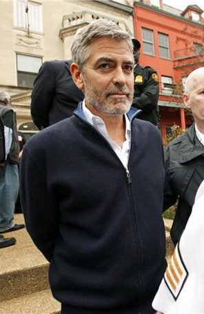 <i>- Estou extremamente orgulhosa dele</i>, diz mãe de George Clooney sobre a prisão do filho