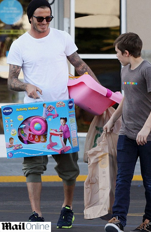 David Beckham compra andador para a filha
