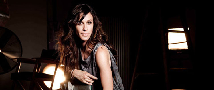 Participante de <i>The Voice</i> elogia Alanis Morissette