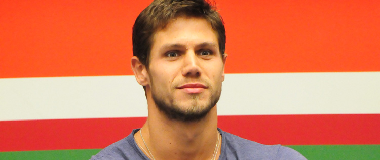 Jonas leva fora de Kelly durante festa no <I>BBB 12</i>