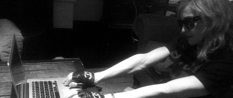 No <I>Twitter</i>, Madonna confessa ser fã de Justin Bieber