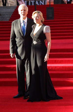 Kate Winslet e James Cameron comparecem à pré-estreia de <i>Titanic</i> em <i>3D</i>