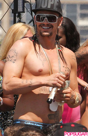 James Franco aparece sem camisa no <I>set</i>