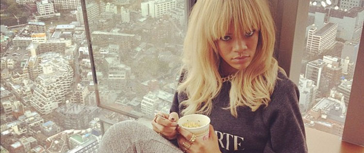 Rihanna mostra vista de seu hotel no Japão