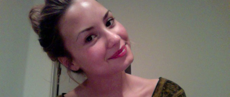 Demi Lovato posta foto sem maquiagem