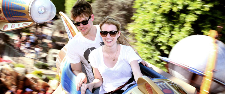 Emma Roberts e Chord Overstreet voltam a namorar