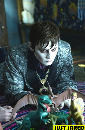 Veja Johnny Depp como vampiro em seu novo filme <i>Dark Shadows</i>!