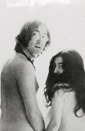 Fotos de John Lennon e Yoko Ono nus são leiloadas na Inglaterra