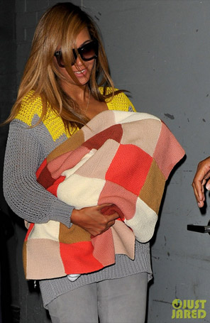 Beyoncé é clicada passeando com a filha em Nova York