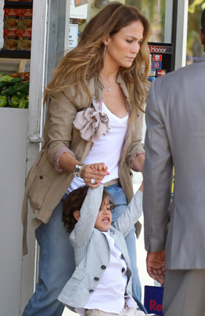 Jennifer Lopez mantém a paciência após birra do filho