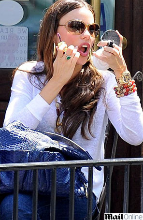 Sofia Vergara retoca maquiagem em Nova York