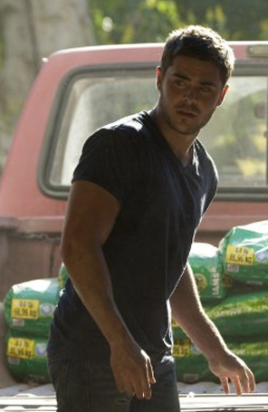 Zac Efron diz que não ficou com medo de cena picantes em <i>Um Homem de Sorte</i>